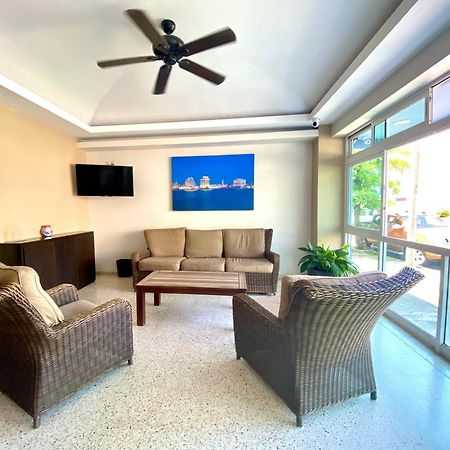 Hotel Delfines - A 2 Calles Del Acuario فيراكروز المظهر الخارجي الصورة