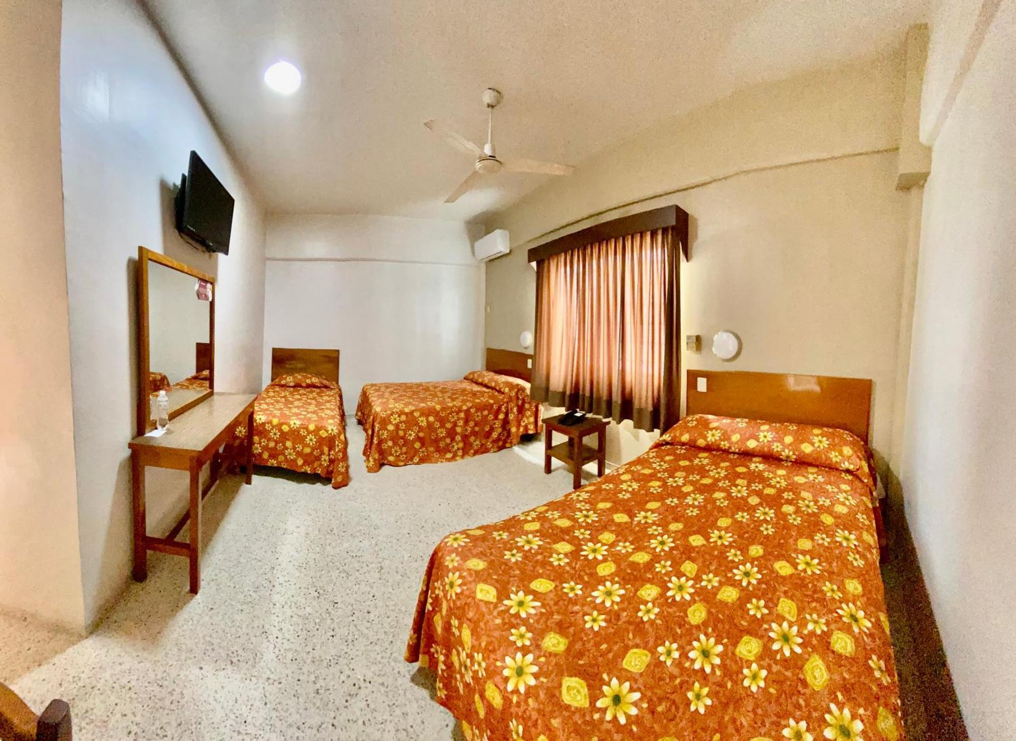 Hotel Delfines - A 2 Calles Del Acuario فيراكروز المظهر الخارجي الصورة