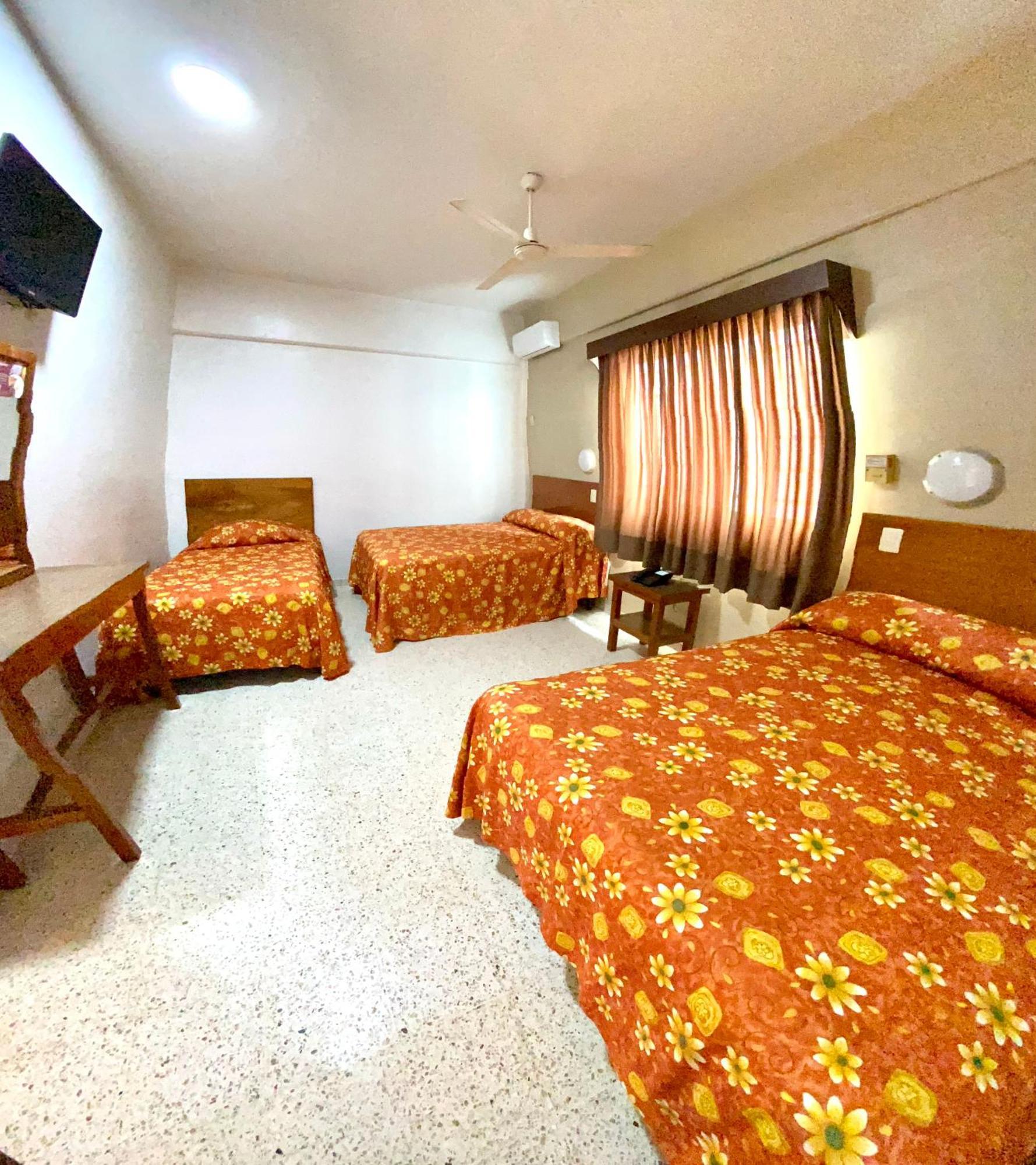Hotel Delfines - A 2 Calles Del Acuario فيراكروز المظهر الخارجي الصورة