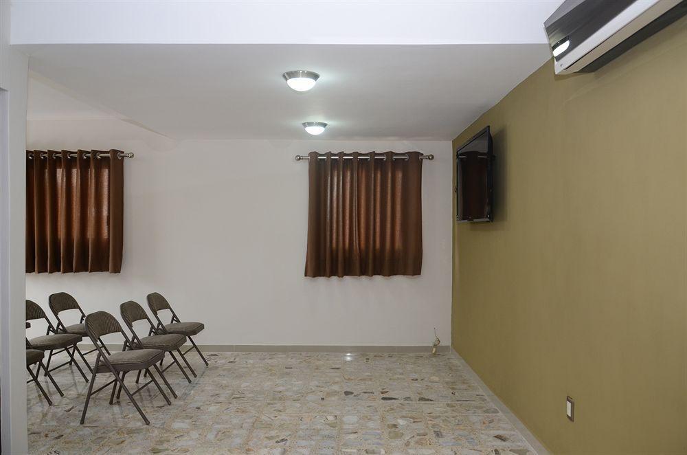 Hotel Delfines - A 2 Calles Del Acuario فيراكروز المظهر الخارجي الصورة