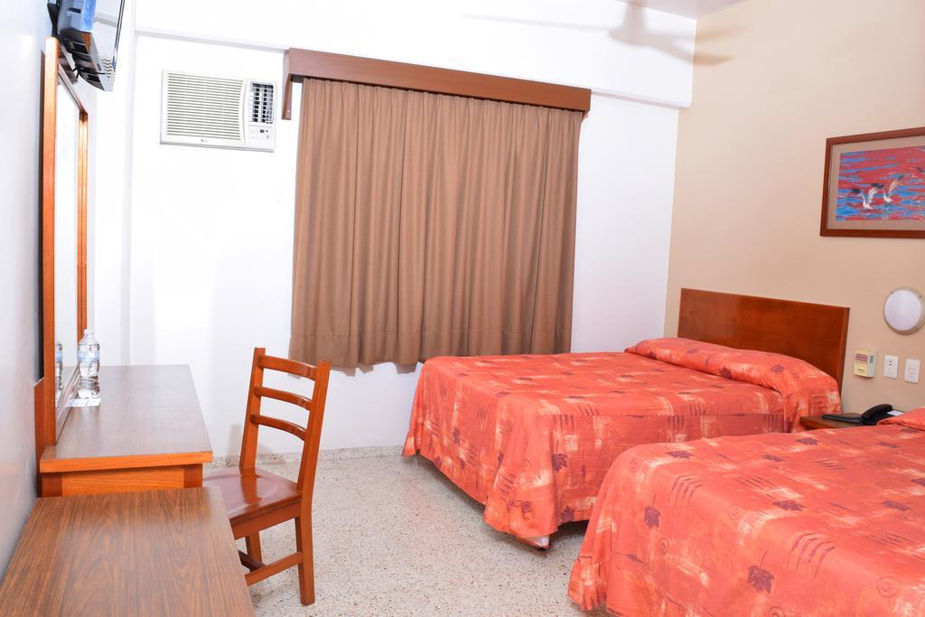 Hotel Delfines - A 2 Calles Del Acuario فيراكروز المظهر الخارجي الصورة